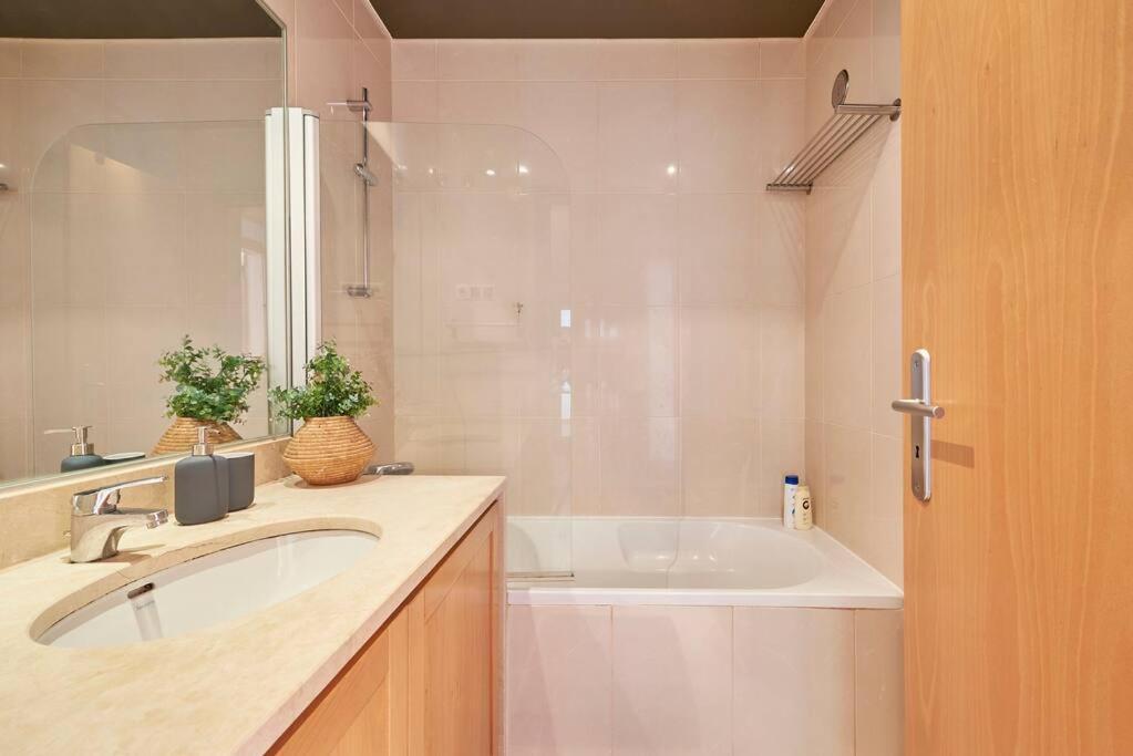 Modern Apartment In Parque Das Nacoes Lissabon Exterior foto